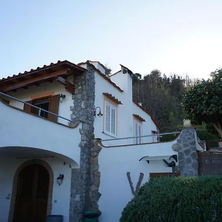 Relais Maison De Charles Alojamento de Acomodação e Pequeno-almoço Ísquia