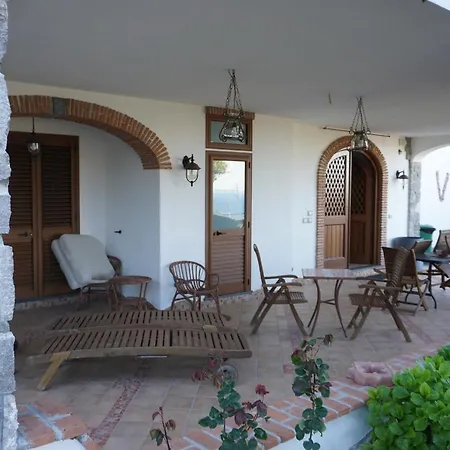 Alojamento de Acomodação e Pequeno-almoço Relais Maison De Charles Ísquia