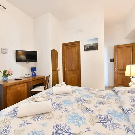 Relais Maison De Charles Alojamento de Acomodação e Pequeno-almoço Ísquia