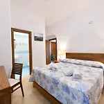Relais Maison De Charles 4*