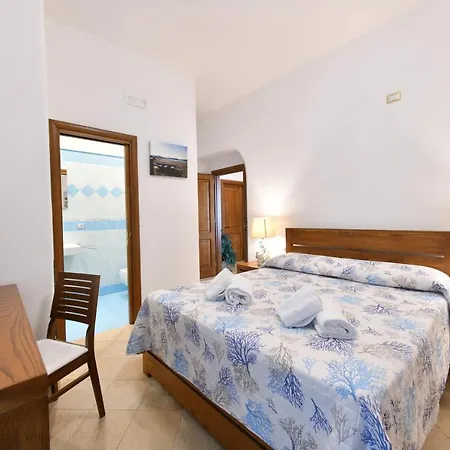 Relais Maison De Charles 4*